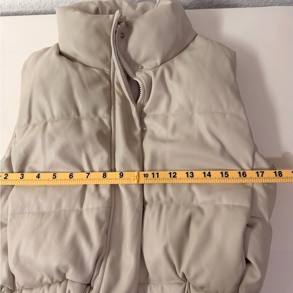 Women's Beige Puffer Vest- Chic & Cozy essential - Picture 8 of 8